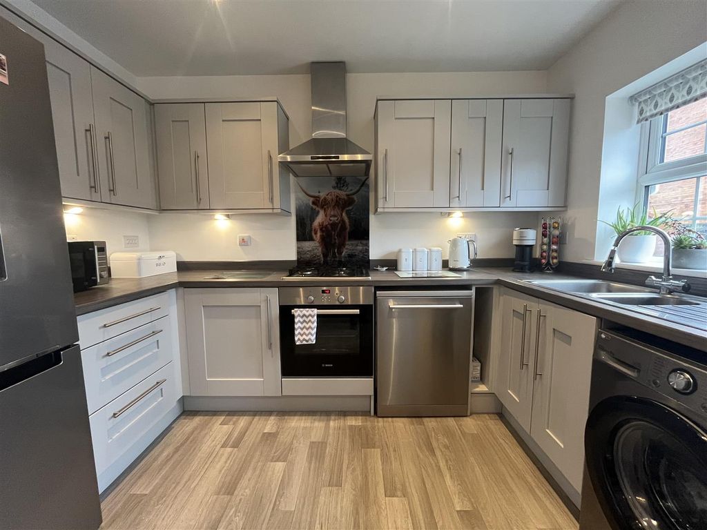 Property photo 3 of 25 Kitchen/Diner