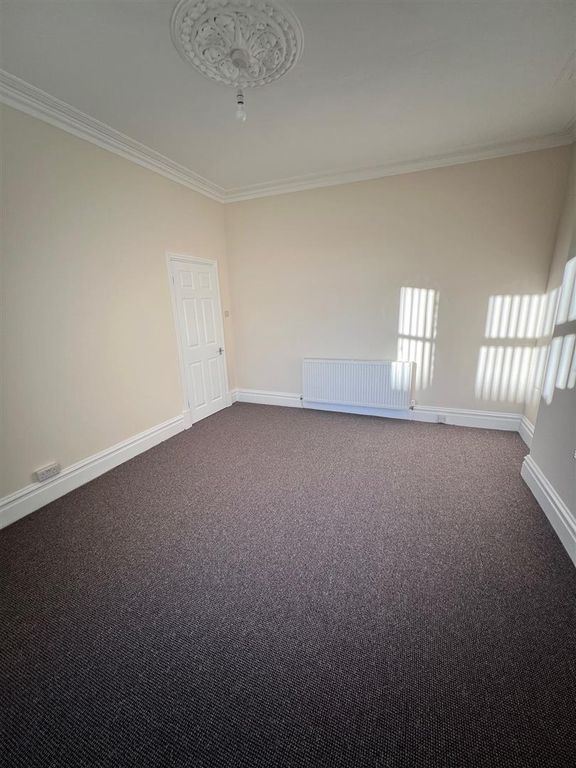 Property photo 3 of 13 Lounge 1