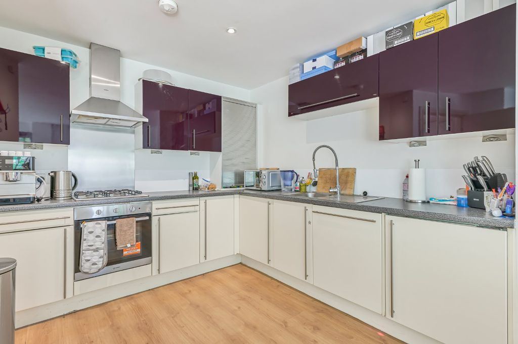 Property photo 3 of 9 Kitchen