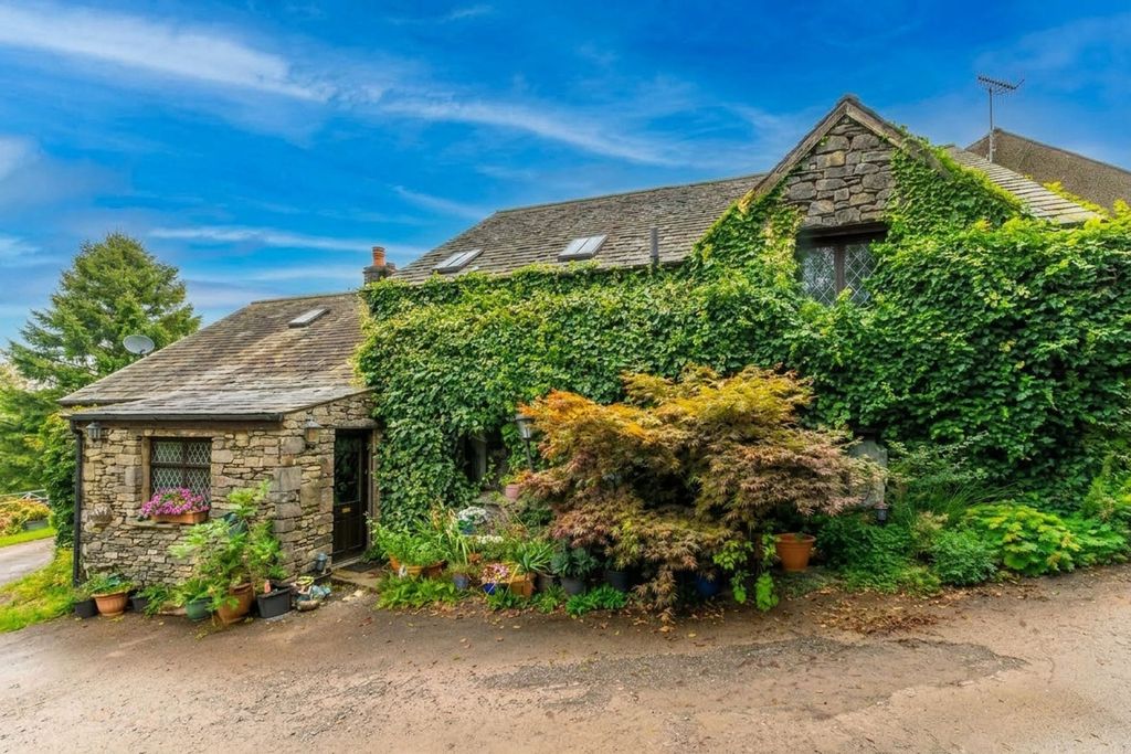 Property photo 1 of 32