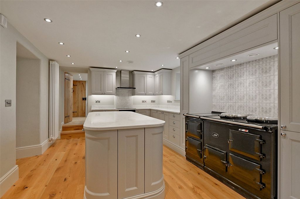 Property photo 2 of 18 Kitchen