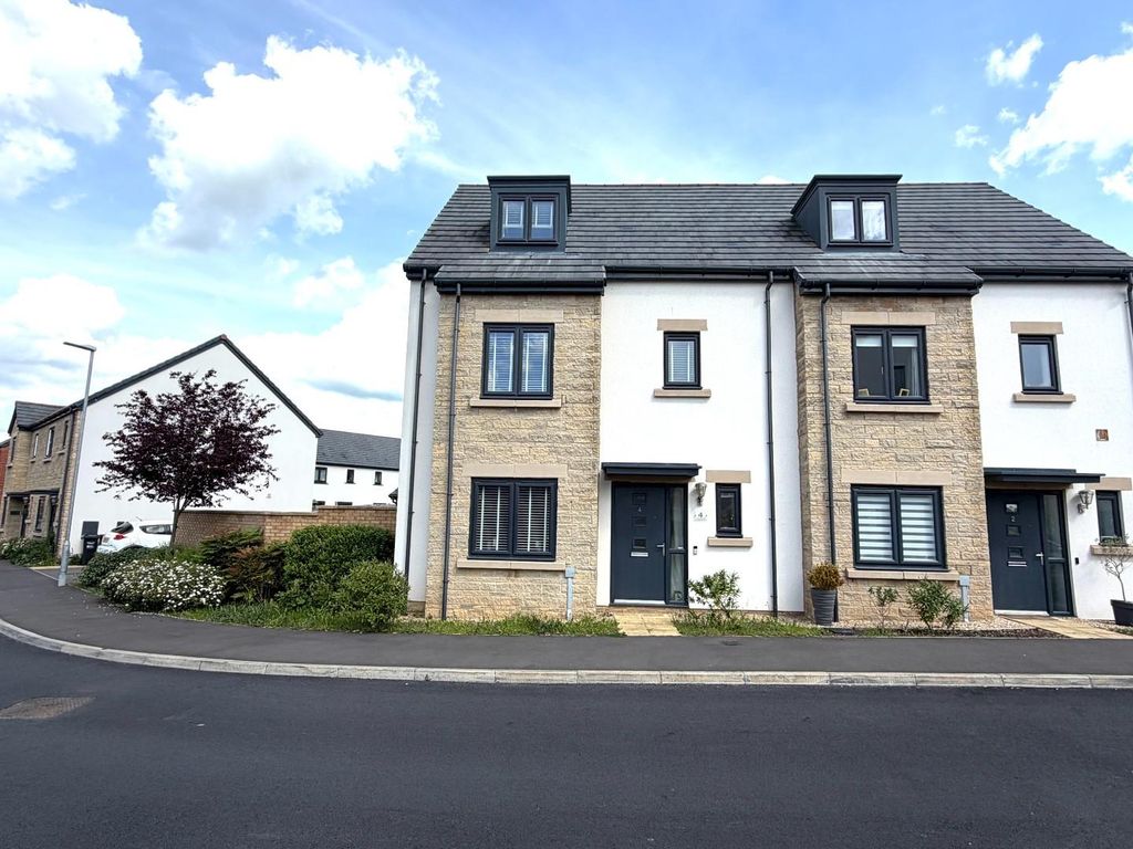 Property photo 1 of 14 Front.Jpg