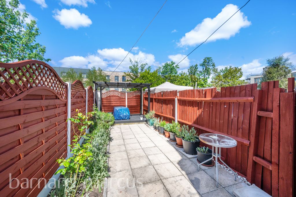 Property photo 1 of 8 Garden