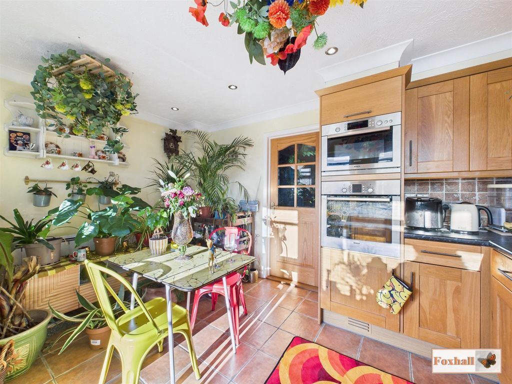 Property photo 2 of 24 Kitchen