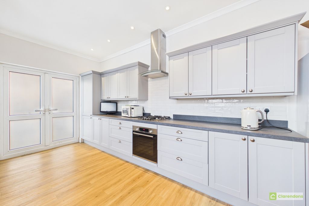 Property photo 2 of 11 Cam02528G0-Pr0444-Still001