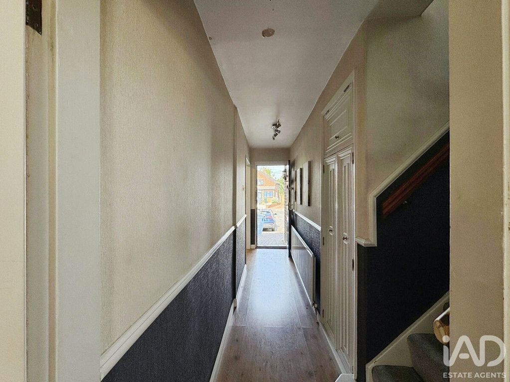 Property photo 2 of 21
