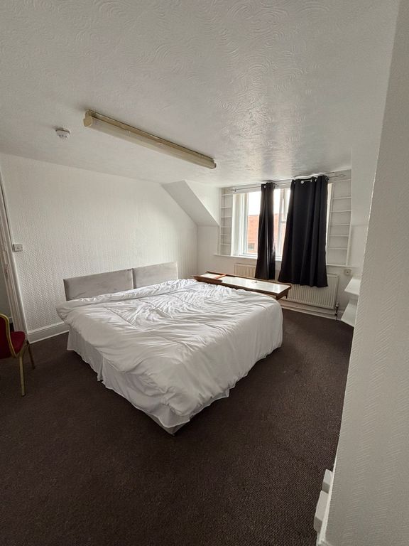Property photo 3 of 40