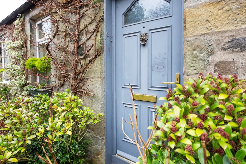 Property photo 2 of 27