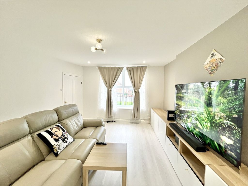 Property photo 2 of 10 Lounge