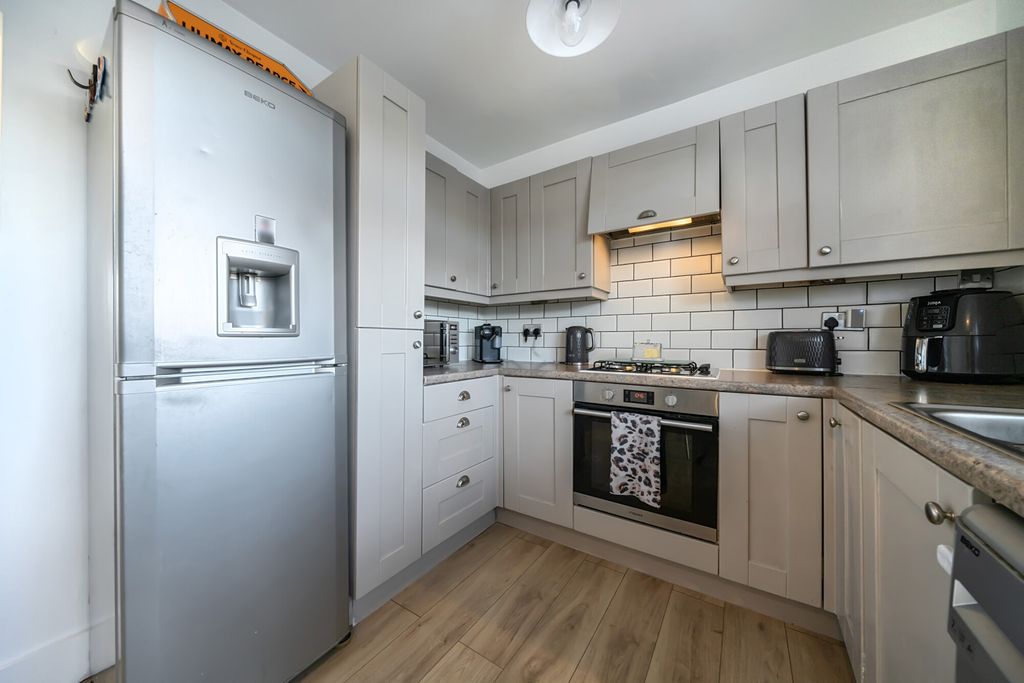 Property photo 3 of 21 Kitchen