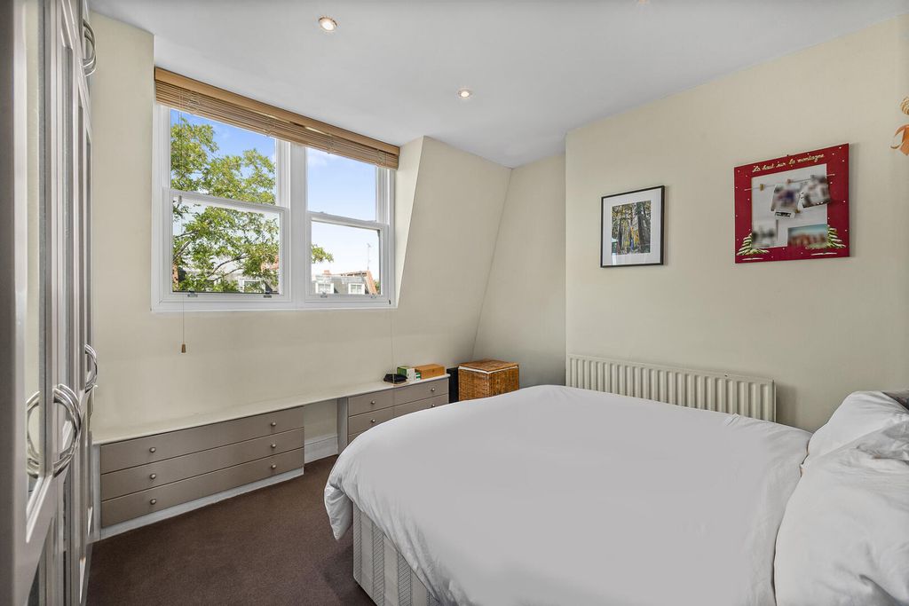 Property photo 1 of 11 Bedroom