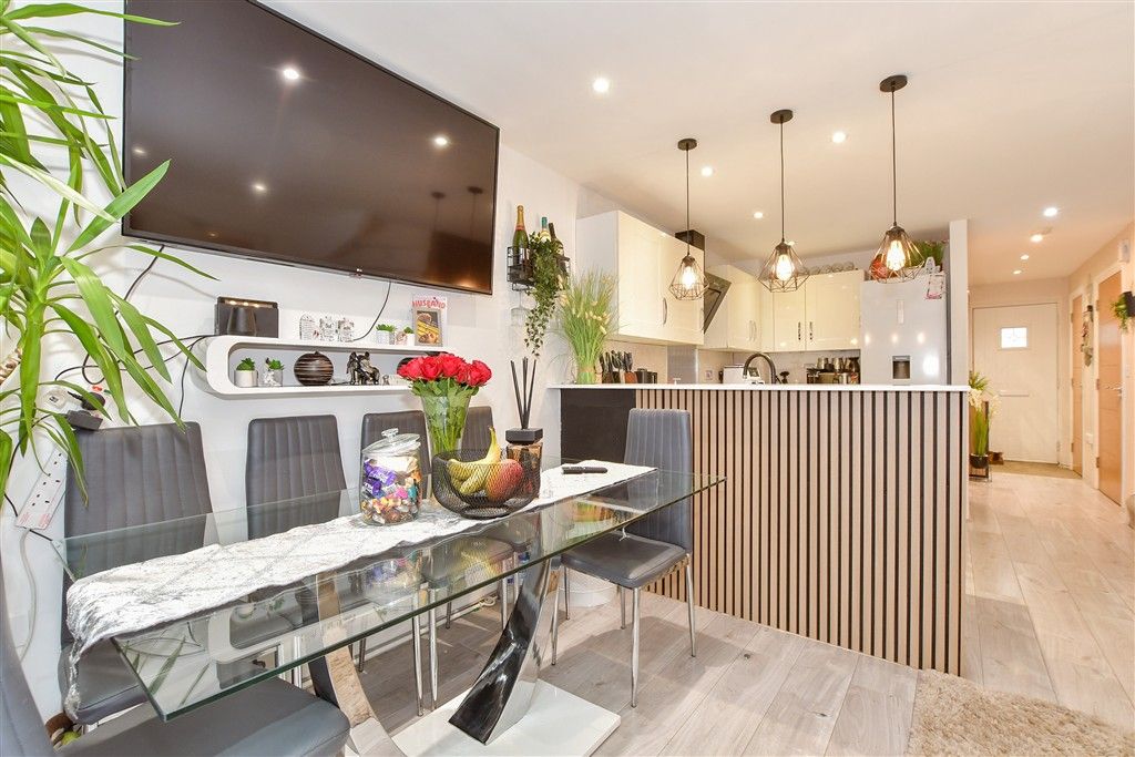 Property photo 3 of 15 Lounge/Kitchen