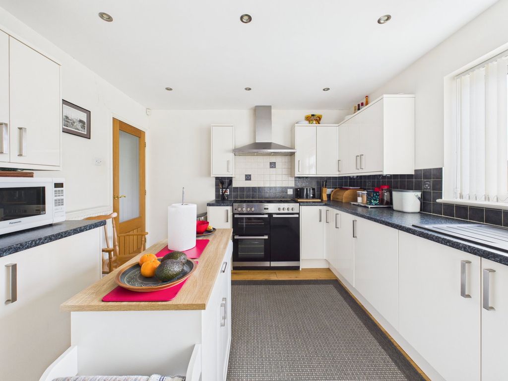 3 bed detached house for saleWesterley Close, Cinderford GL14 photo 4