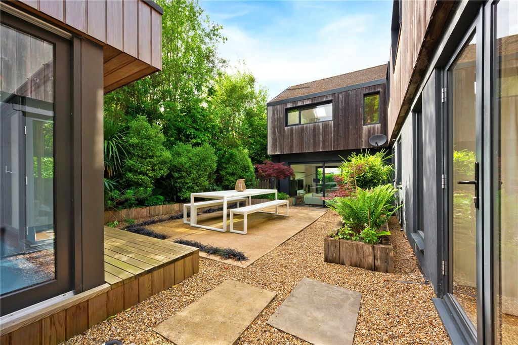 Property photo 3 of 14 Garden Courtyard