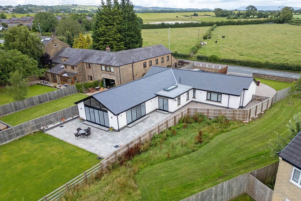 Property photo 2 of 29 4300412