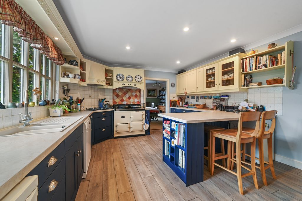 Property photo 3 of 45 Pt-Fc(Col)-94Coastroad-24