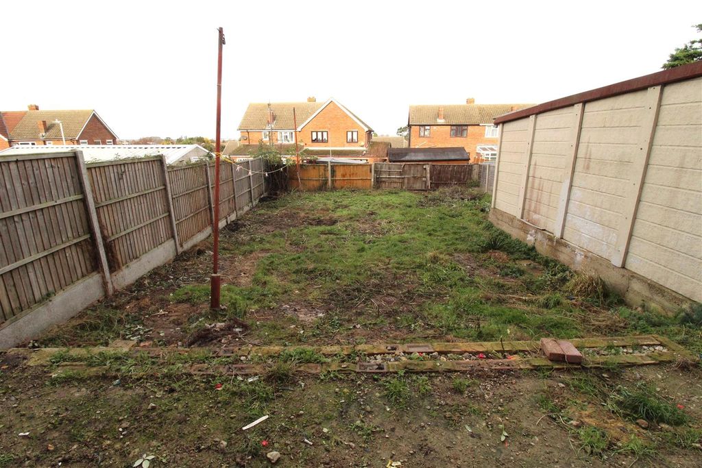 Property photo 3 of 16 Garden