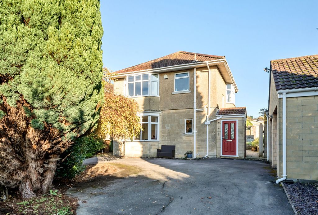 Property photo 2 of 18 Front Aspect