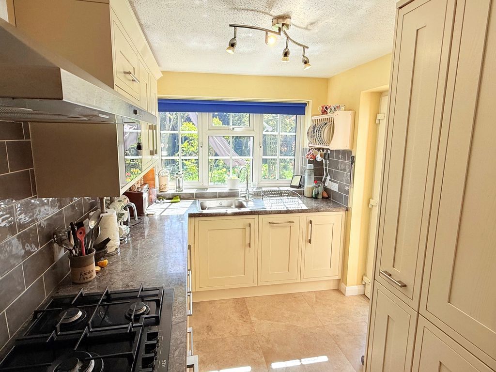 Property photo 3 of 16 Photo 11