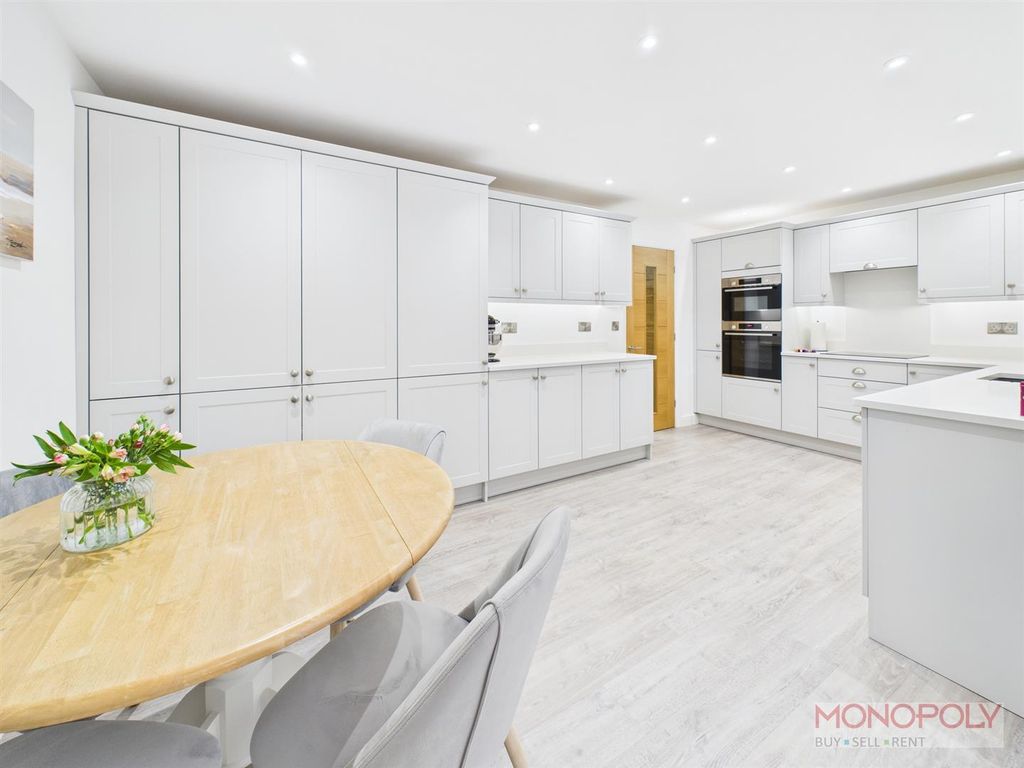 Property photo 2 of 28 Cam01943G0-Pr0555-Still001.Jpg