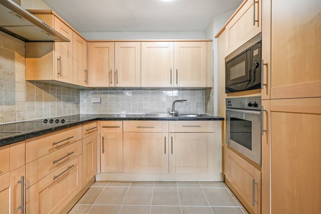 Property photo 2 of 8