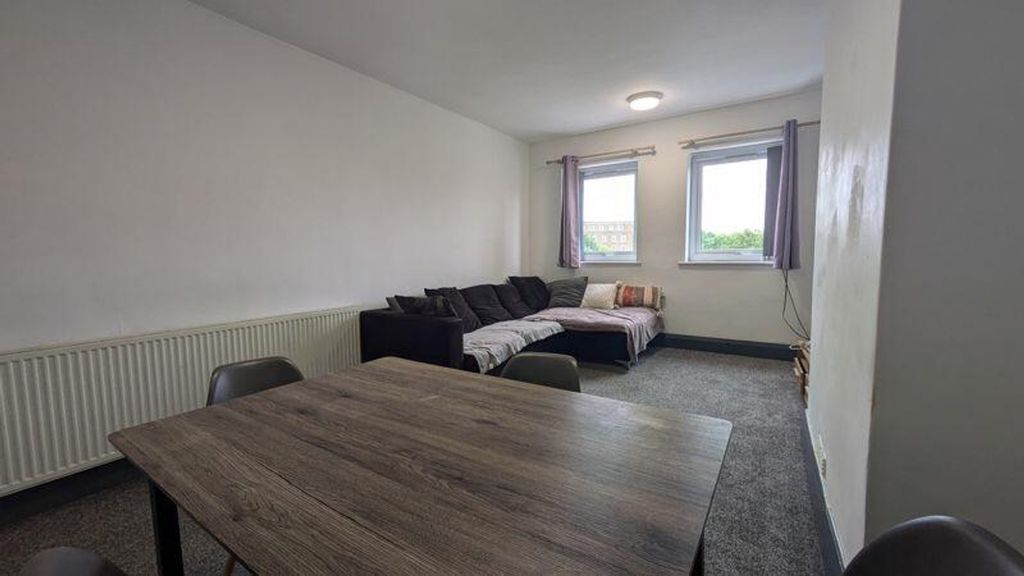 Property photo 2 of 7 A Spacious And Inviting Modern Living Room, Perfec...