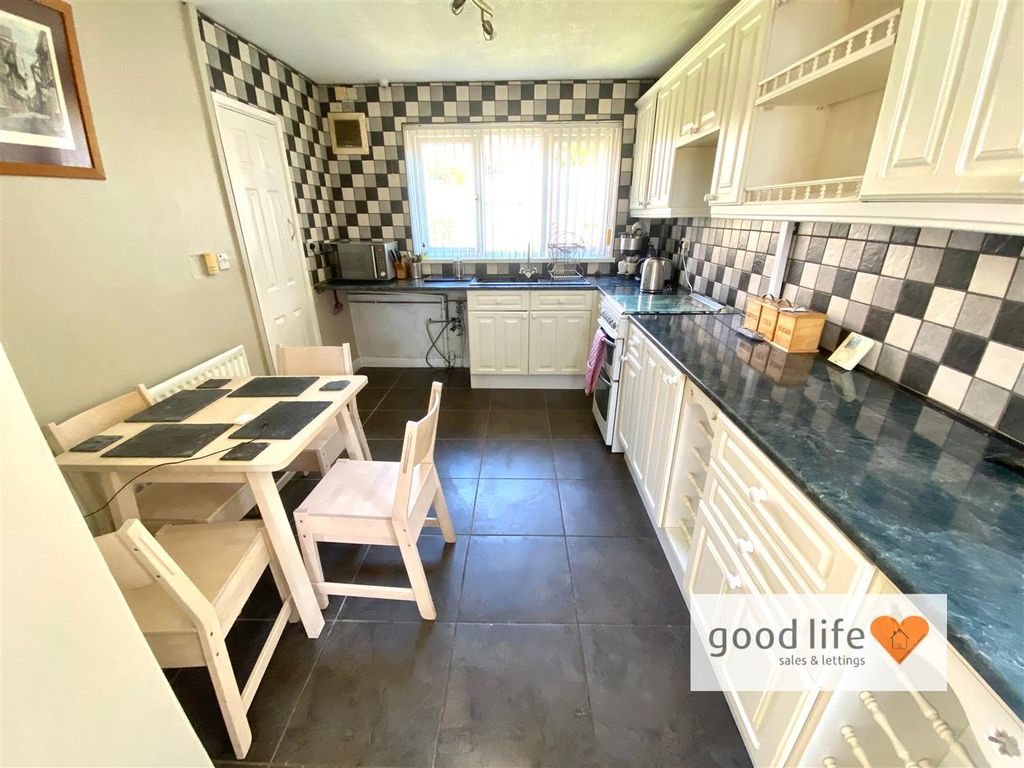 Property photo 2 of 17 20250513_104318393_Ios98Hollingside.Jpg