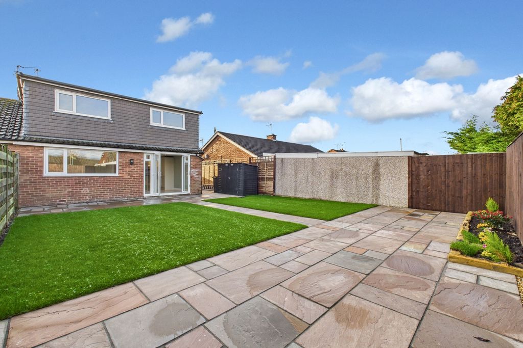 Property photo 2 of 18 Garden