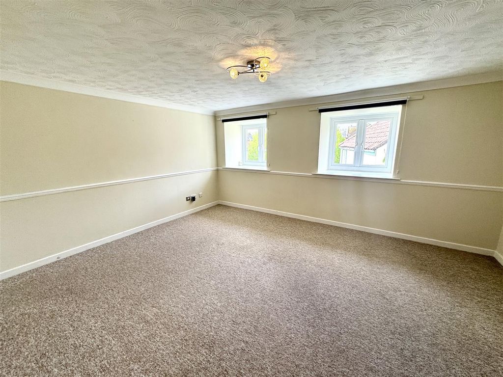 Property photo 2 of 10 Living Room