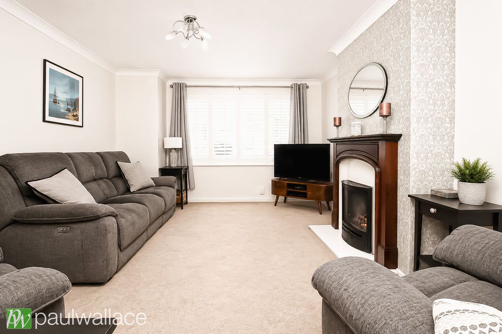 Property photo 2 of 16 Lounge