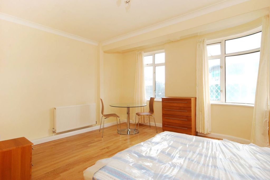 Property photo 3 of 4