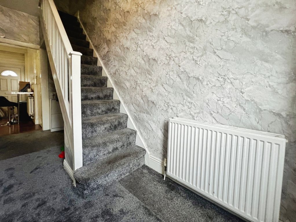Property photo 2 of 19 Entrance Hall