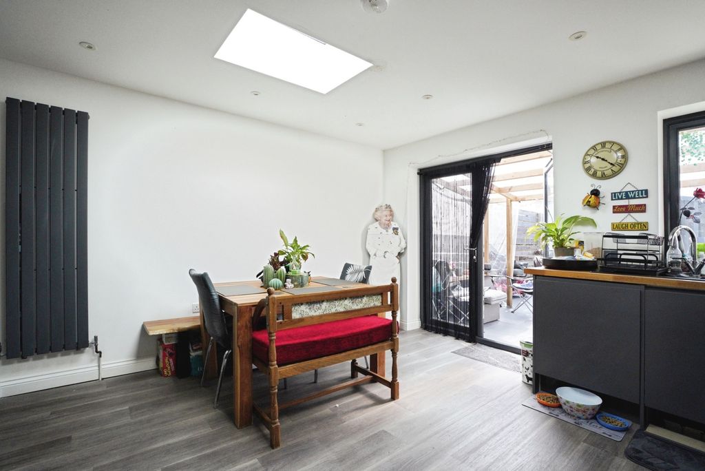 Property photo 3 of 19 Pbox-Img.Jpg