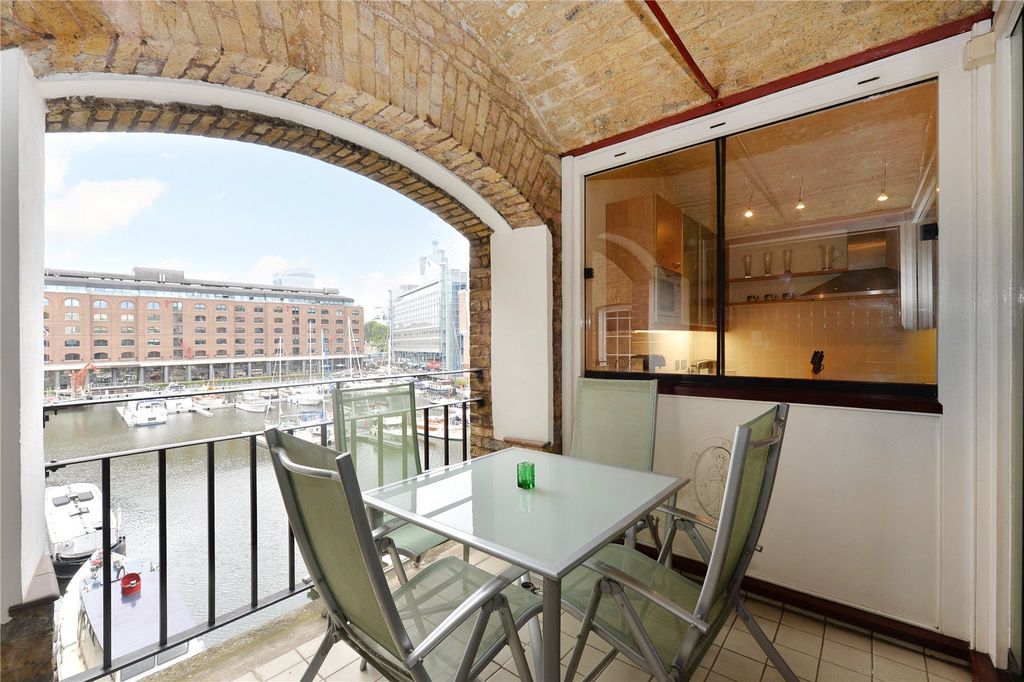 Property photo 3 of 9 Balcony