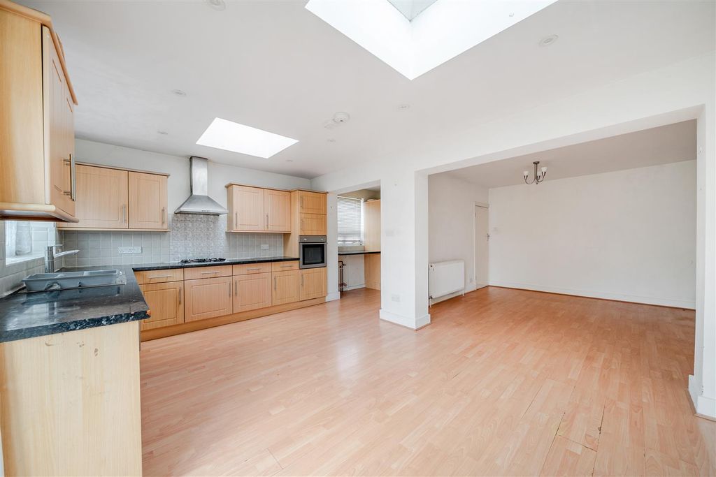 Property photo 3 of 10 Opem Plan Kitchen Lounge.Jpg