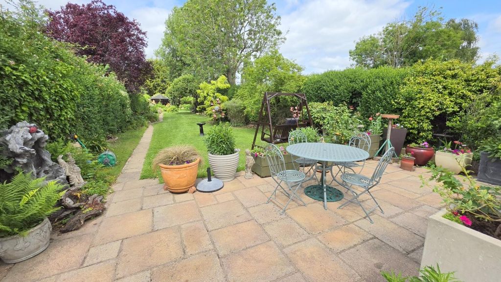 Property photo 2 of 25