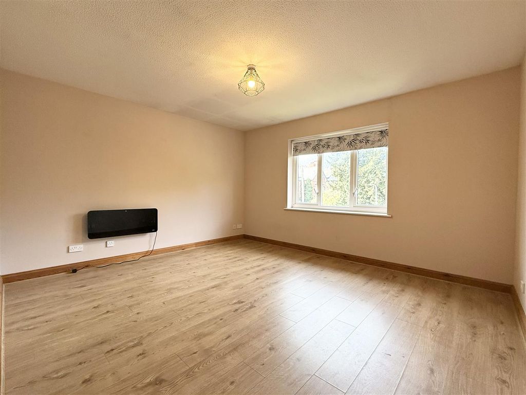 Property photo 3 of 7 Living Room