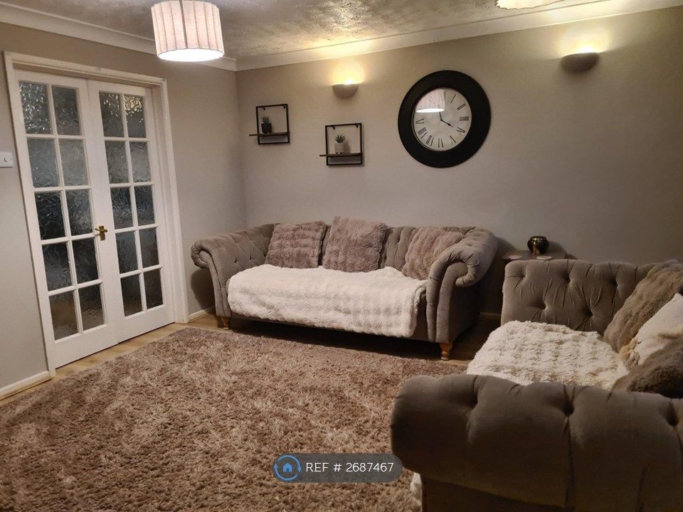 Property photo 2 of 17 Lounge