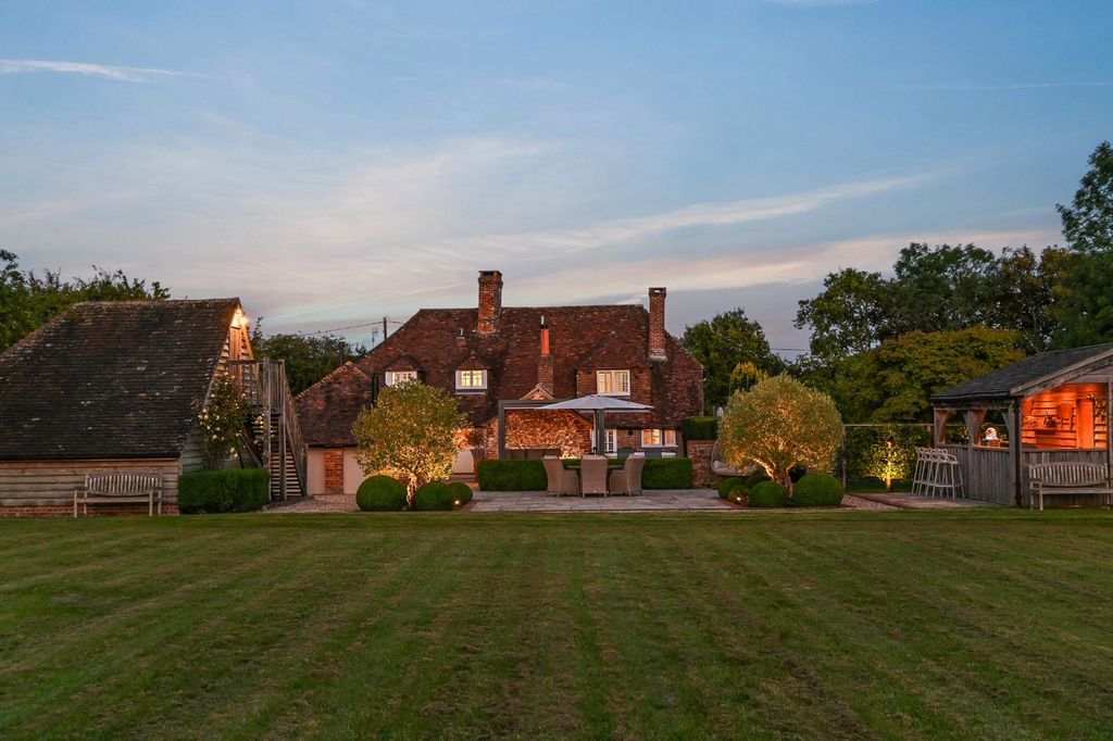 Property photo 1 of 24 Twilight