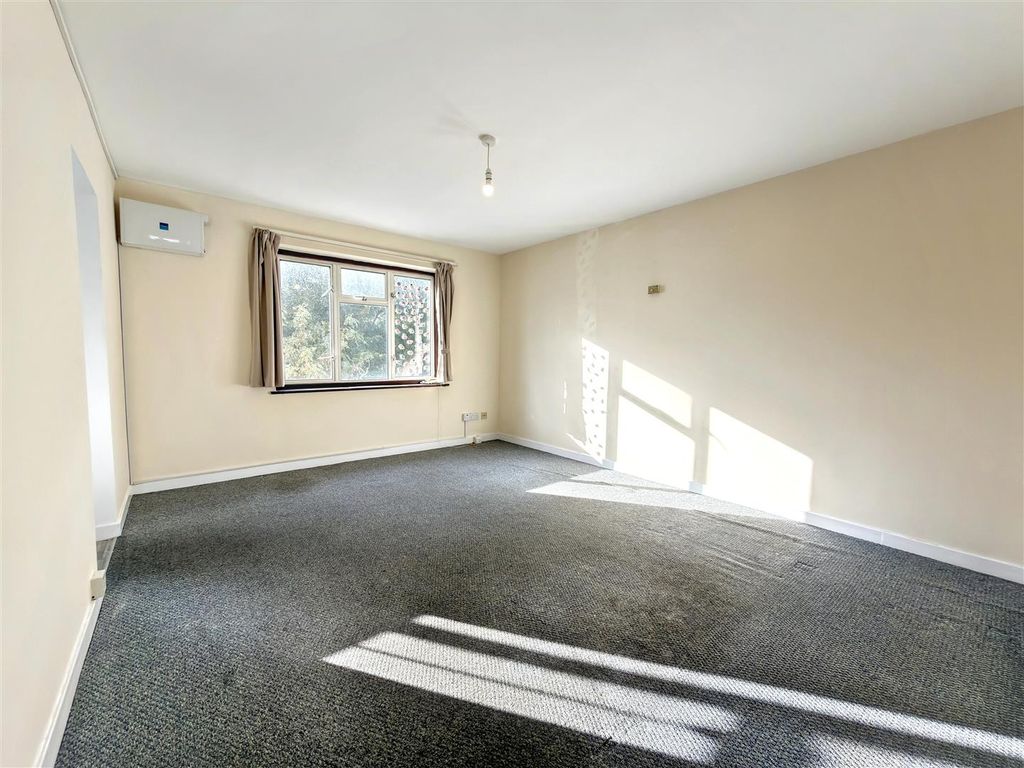 Property photo 2 of 7 Lounge