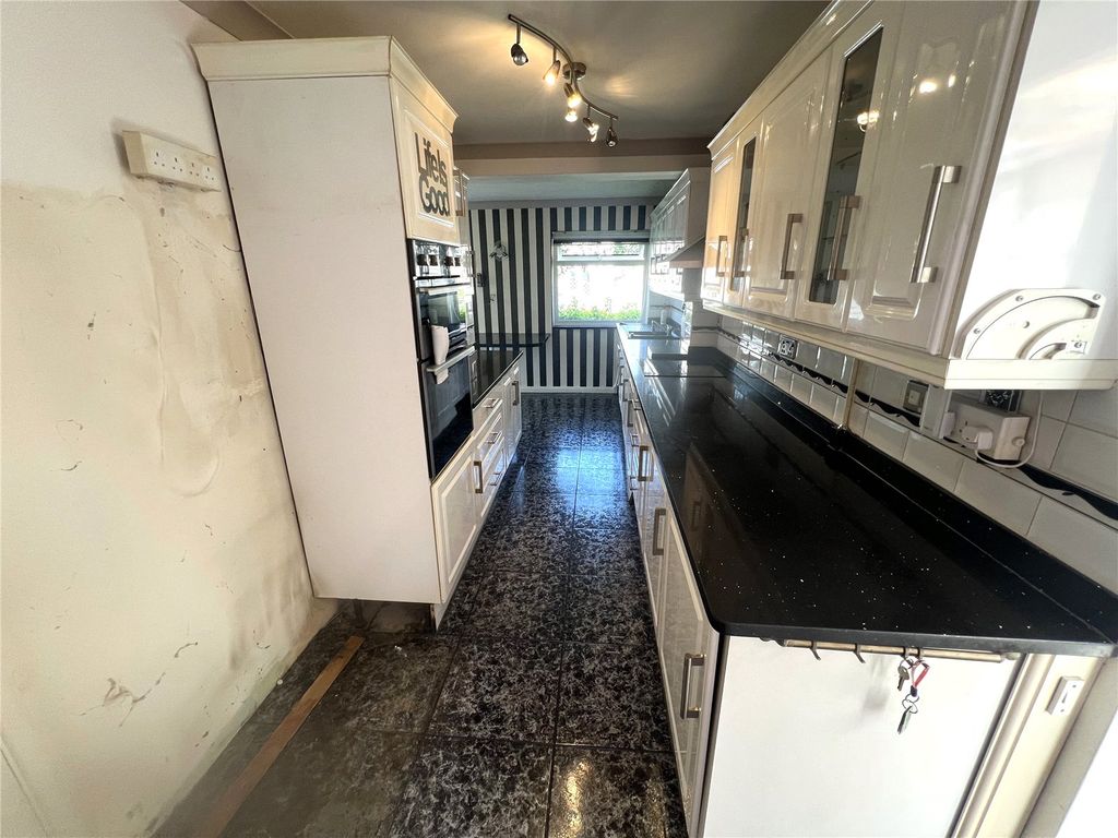 Property photo 3 of 13 Kitchen