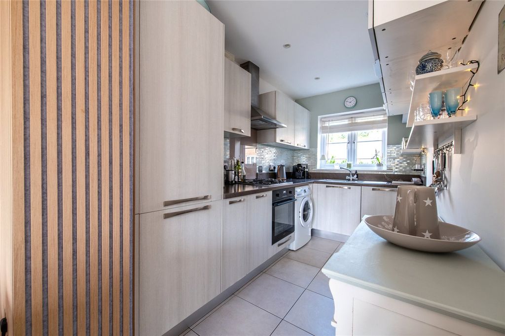 Property photo 3 of 25 Kitchen