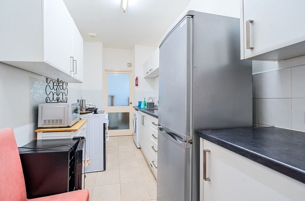 Property photo 3 of 8 1433773-12-69c2B0...