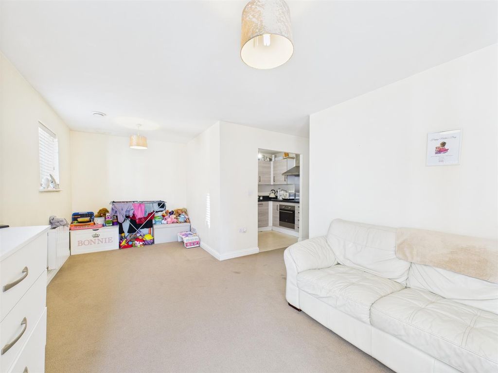Property photo 3 of 8 Cam04907G0-Pr0251-Still011.Jpg