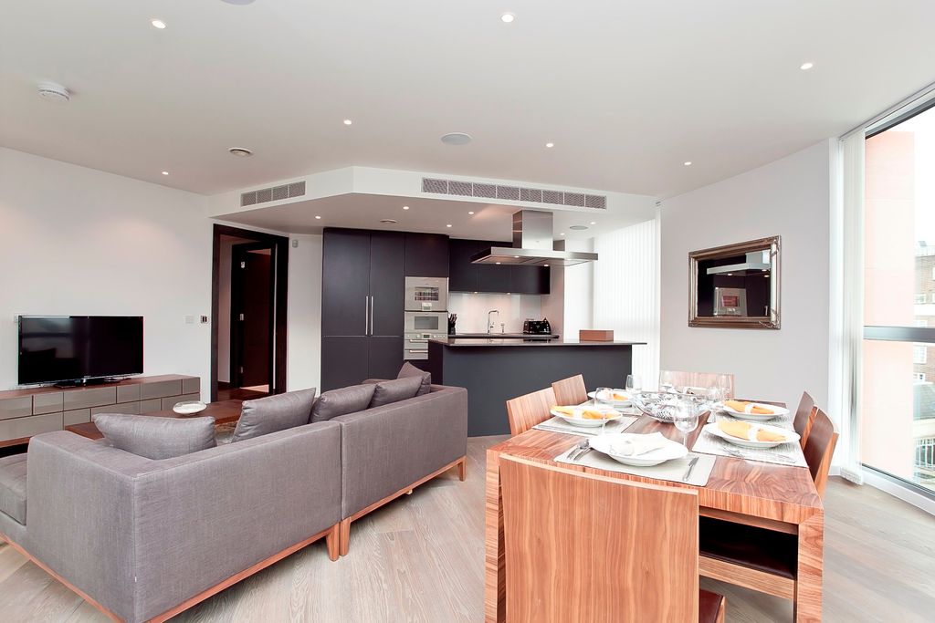 Property photo 1 of 8 Dining