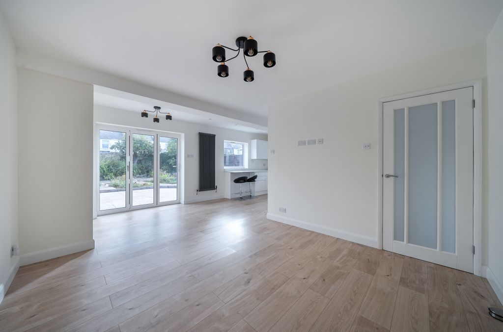 Property photo 2 of 15 Living/Dining