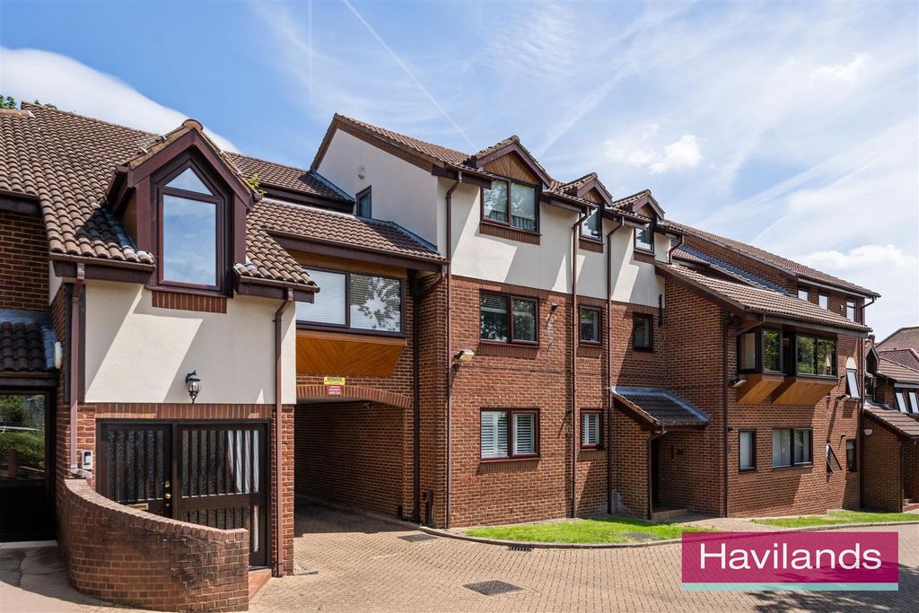 Property photo 1 of 12 Oak Lodge, 50 Eversley Park Road-1.Jpg