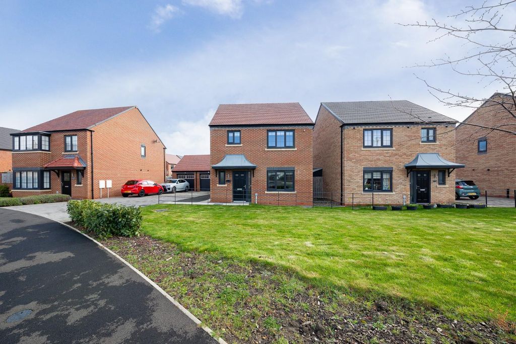 Property photo 1 of 21 Front External