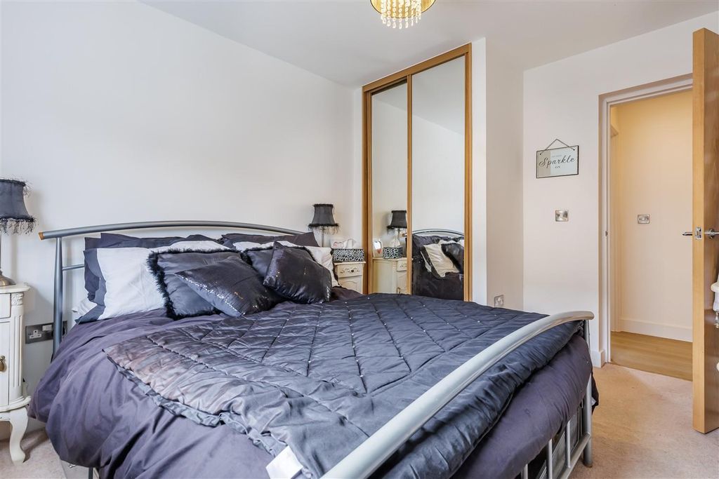 Additional image 11 of 2 bed flat for saleBuckingham Road, Epping CM16