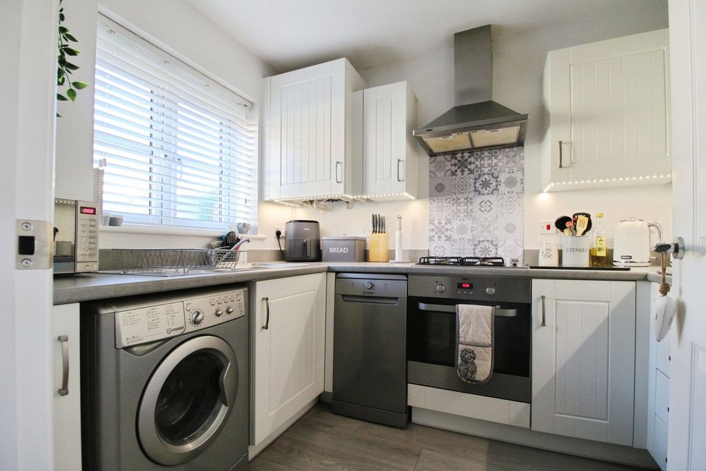 Property photo 3 of 13